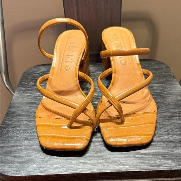 ANTONIO MELANI Croc-Embossed Tan Heels - Picture 3 of 11